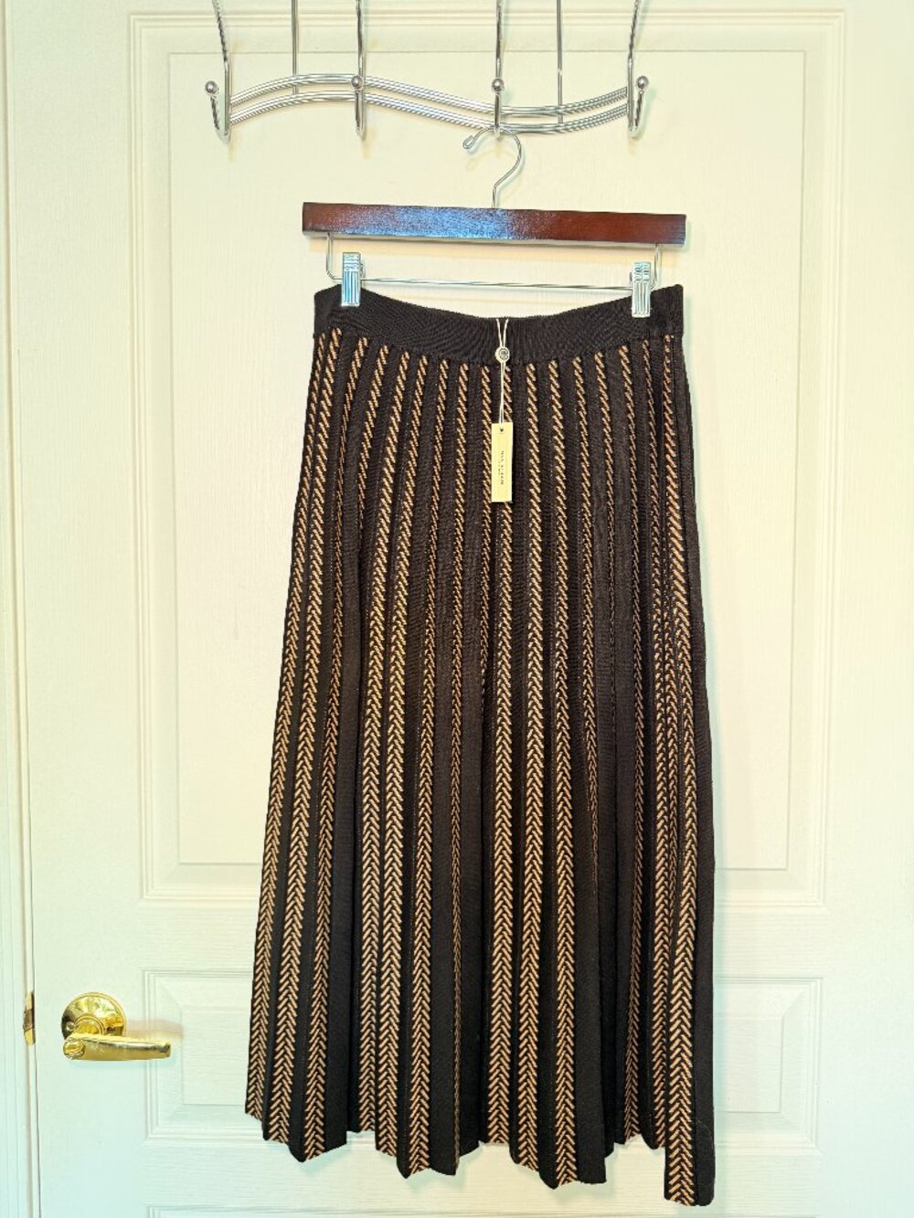 NWT Max Studio London Pleated Knit Midi Skirt Black Camel Chevron Stripe Size M